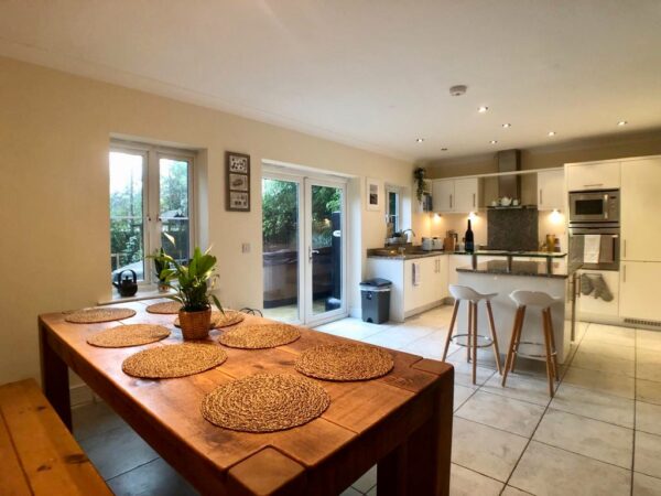 Spacious 5 Bedroom House in Jericho - Fully Serviced Accommodation