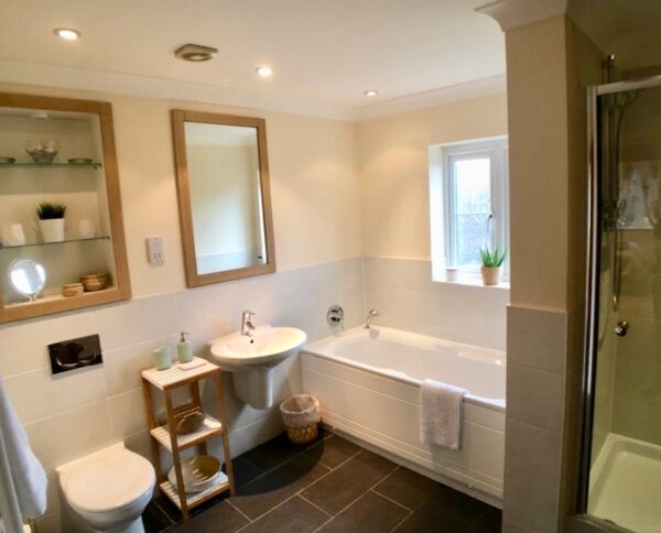 Spacious 5 Bedroom House in Jericho - Fully Serviced Accommodation