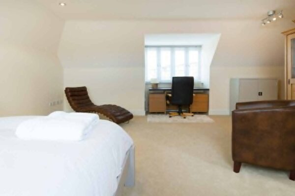 Spacious 5 Bedroom House in Jericho - Fully Serviced Accommodation