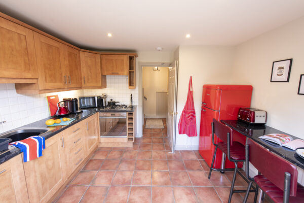 St Clements - Quintessentially British 3 Bedroom House - Fully Serviced Accommodation