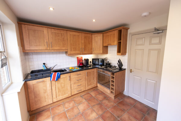 St Clements - Quintessentially British 3 Bedroom House - Fully Serviced Accommodation