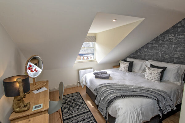 St Clements - Quintessentially British 3 Bedroom House - Fully Serviced Accommodation