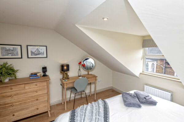 St Clements - Quintessentially British 3 Bedroom House - Fully Serviced Accommodation