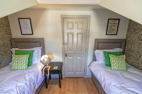 St Clements - Quintessentially British 3 Bedroom House - Fully Serviced Accommodation