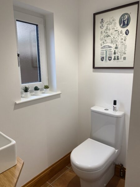 Modern & Stylish 3 Bedroom House with parking - Fully Serviced Accommodation