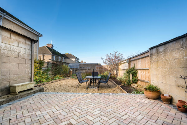 Modern & Stylish 3 Bedroom House with parking - Fully Serviced Accommodation