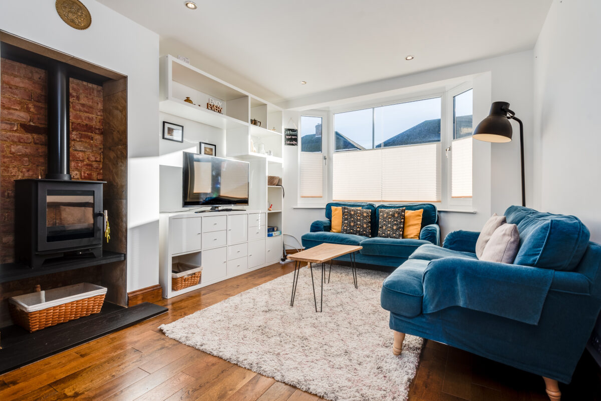 Modern & Stylish 3 Bedroom House with parking - Fully Serviced Accommodation