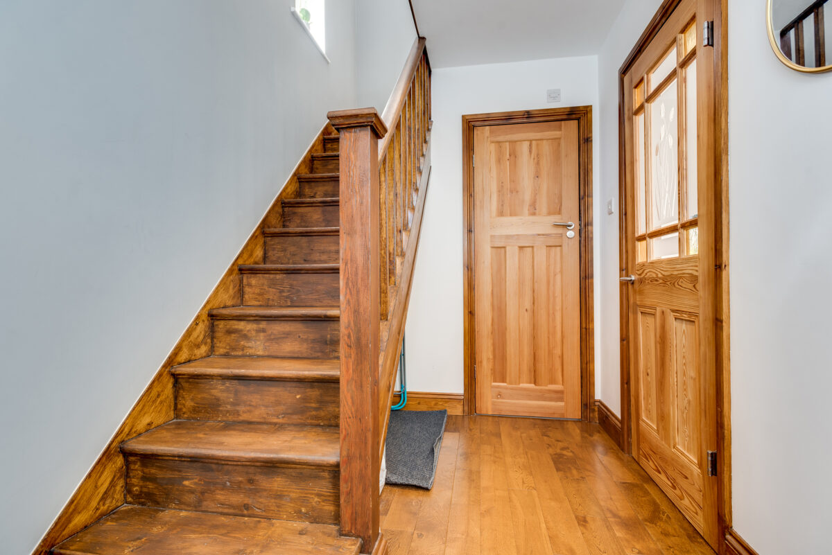 Modern & Stylish 3 Bedroom House with parking - Fully Serviced Accommodation