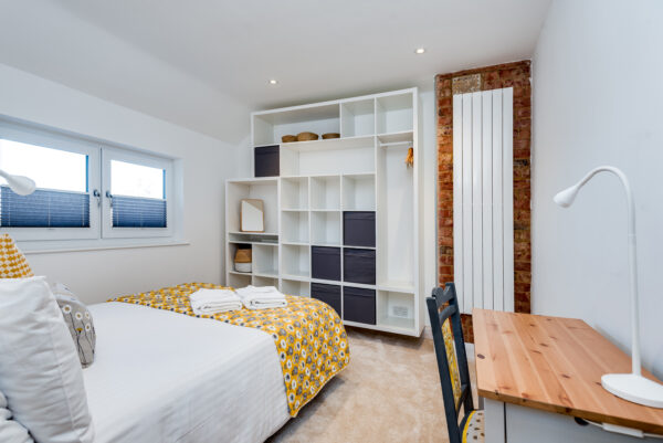 Modern & Stylish 3 Bedroom House with parking - Fully Serviced Accommodation