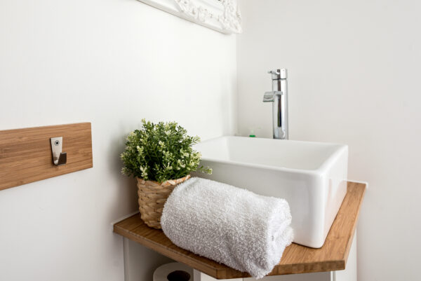 Modern & Stylish 3 Bedroom House with parking - Fully Serviced Accommodation