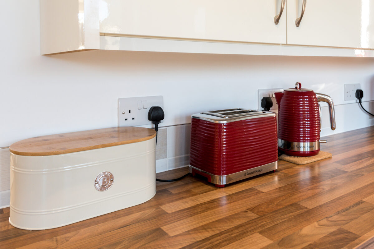 Modern & Stylish 3 Bedroom House with parking - Fully Serviced Accommodation