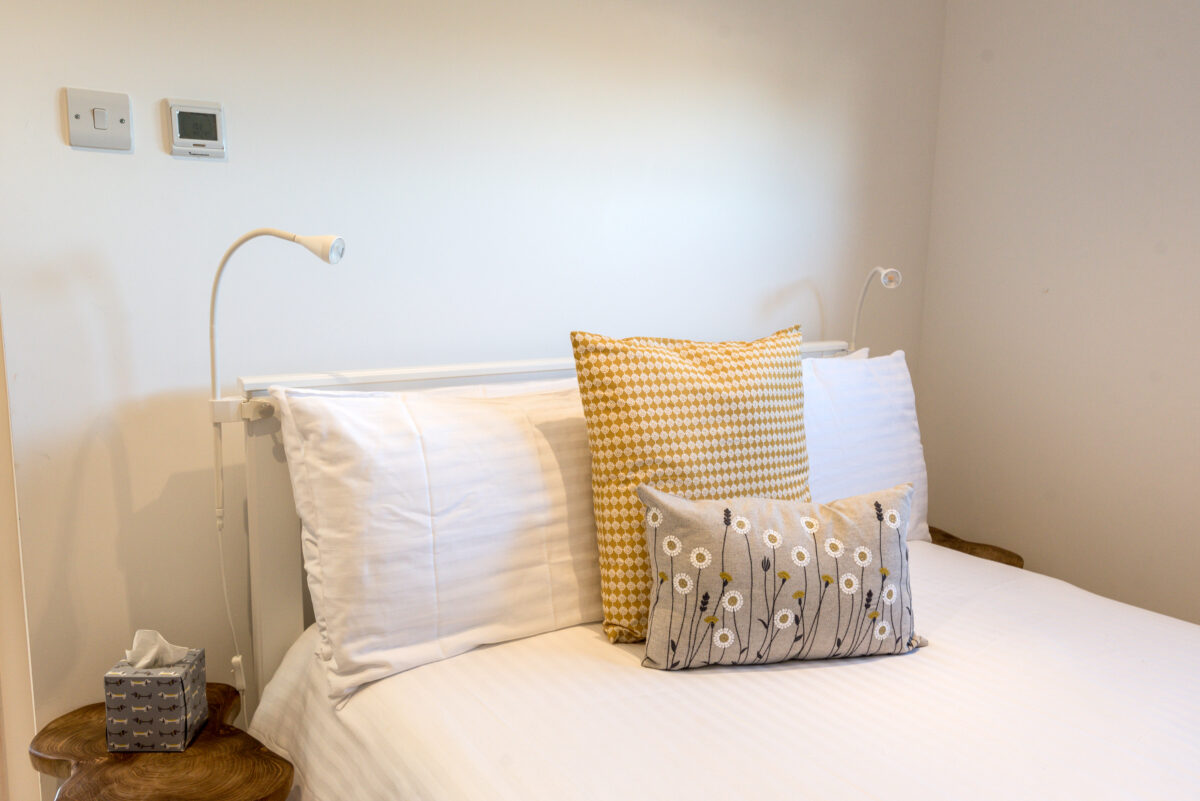 Modern & Stylish 3 Bedroom House with parking - Fully Serviced Accommodation