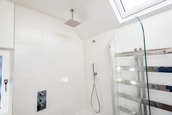 Modern & Stylish 3 Bedroom House with parking - Fully Serviced Accommodation