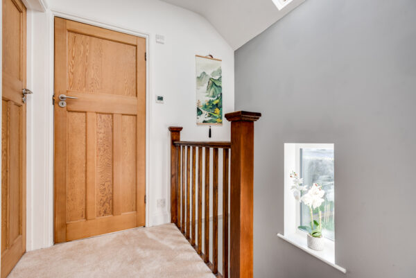 Modern & Stylish 3 Bedroom House with parking - Fully Serviced Accommodation