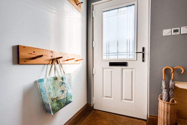 Modern & Stylish 3 Bedroom House with parking - Fully Serviced Accommodation