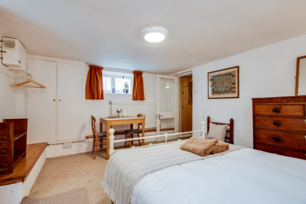 The Summertown STUDIO - 1 Bedroom with kitchenette (Fully Serviced Accommodation)