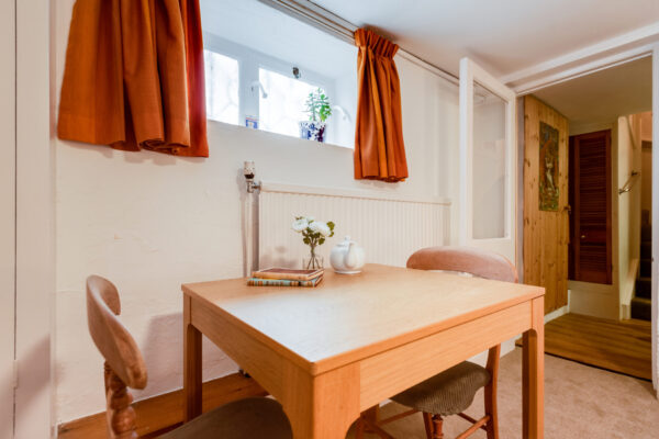 The Summertown STUDIO - 1 Bedroom with kitchenette (Fully Serviced Accommodation)