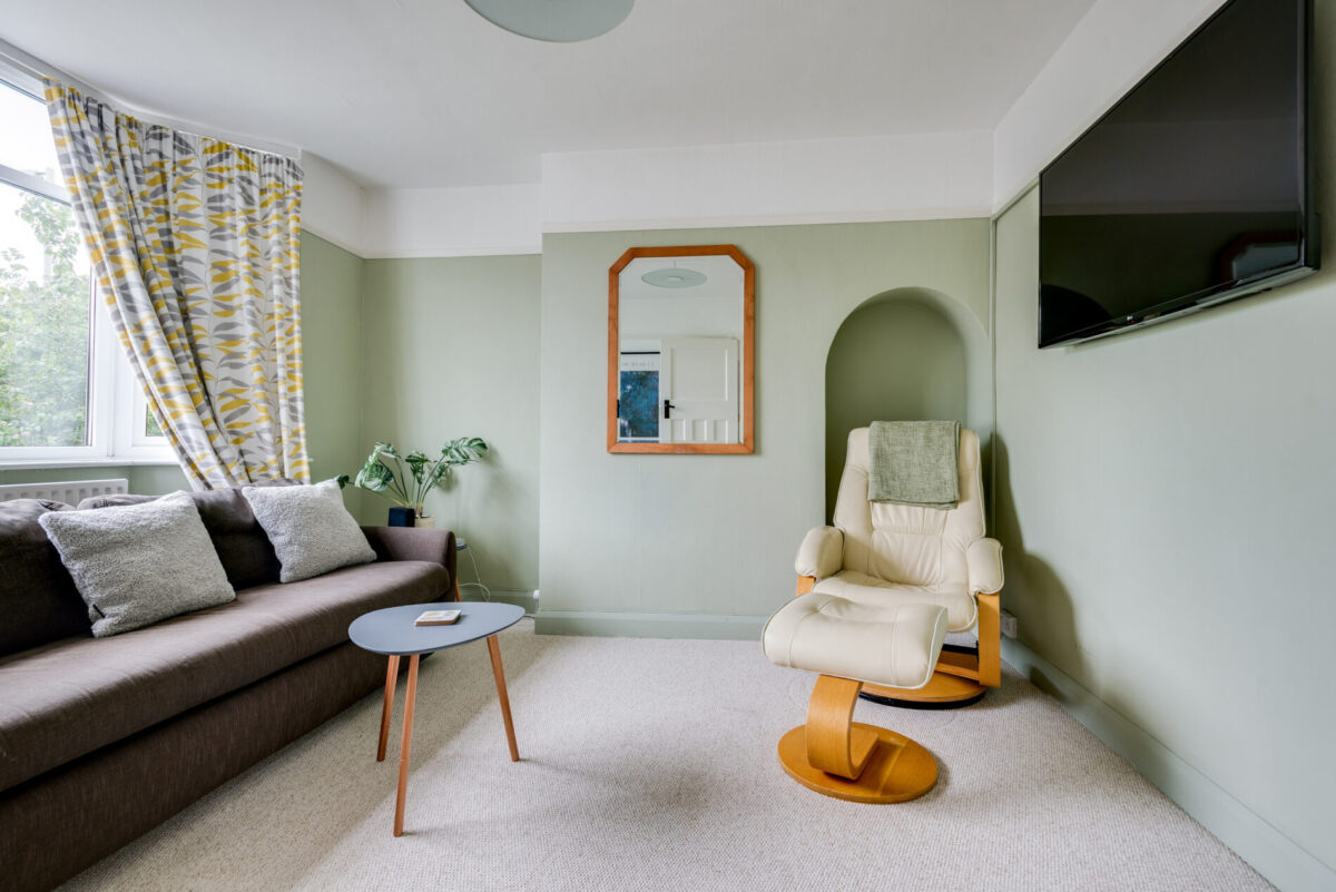 Fully Serviced 3-Bedroom Home with parking & garden