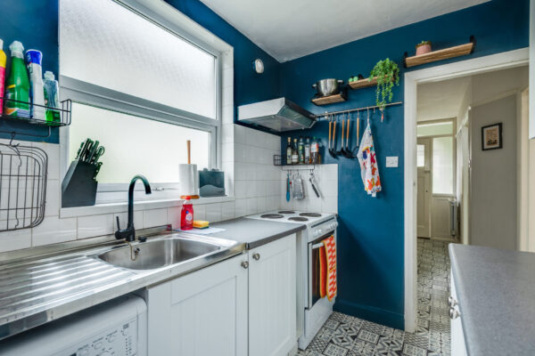 Fully Serviced 3-Bedroom Home with parking & garden