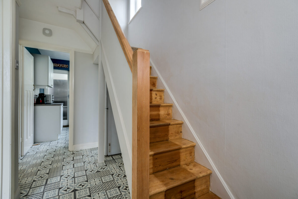 Fully Serviced 3-Bedroom Home with parking & garden