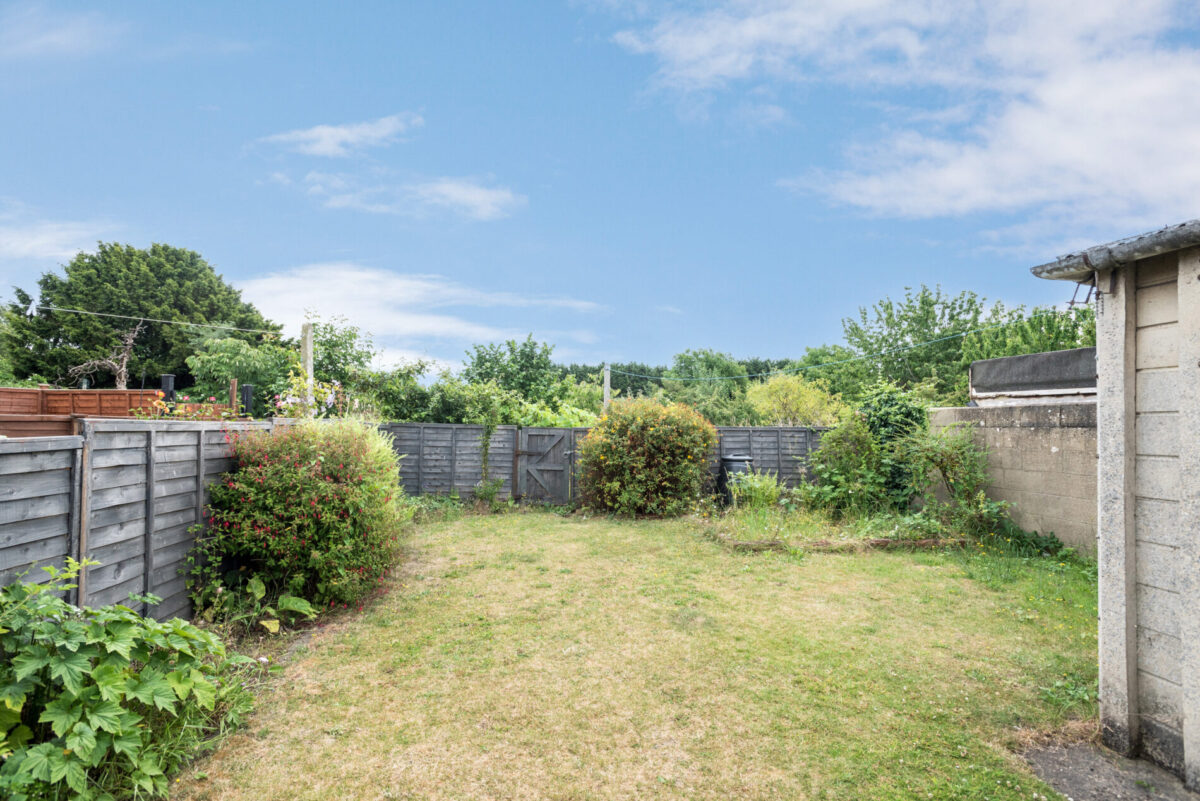 Fully Serviced 3-Bedroom Home with parking & garden