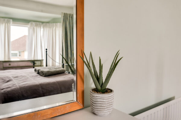 Fully Serviced 3-Bedroom Home with parking & garden