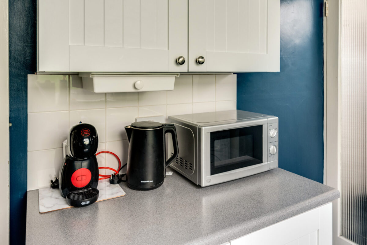 Fully Serviced 3-Bedroom Home with parking & garden